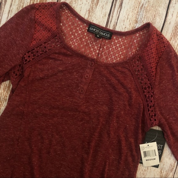 New Almost Famous Top Size Medium Heathered Wine High-Low - Picture 3 of 6